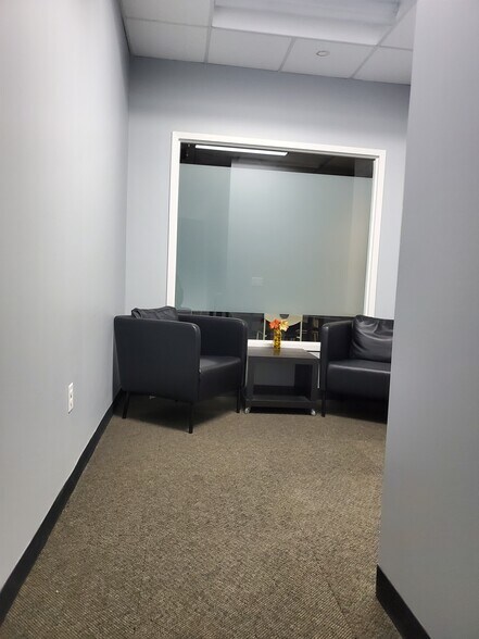 More Photos Of 11607 Nokesville Rd, Bristow Self Storage For Lease