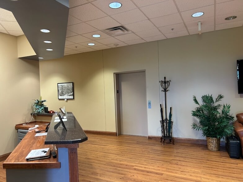 More Photos Of 620 Mabry Hood Rd, Knoxville Office For Lease