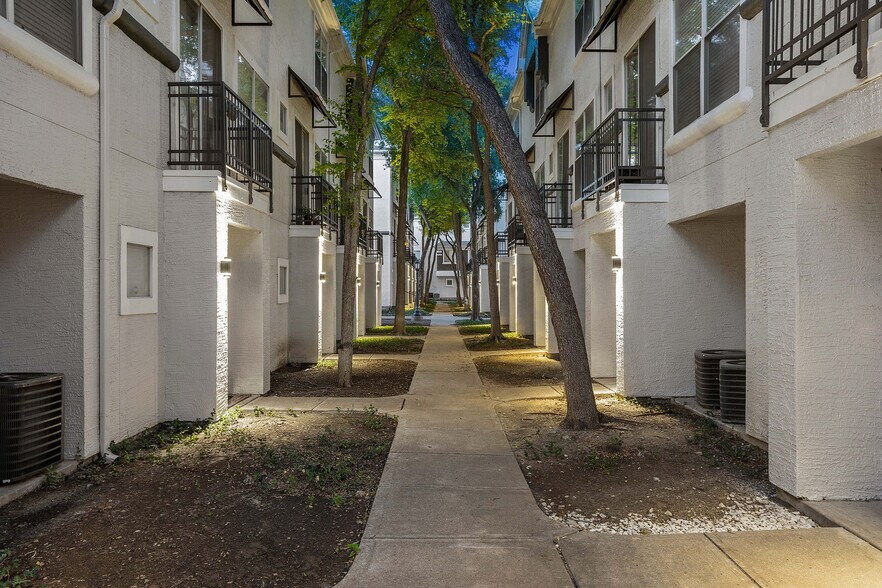 More Photos Of 7927 Forest Ln, Dallas Apartments For Lease