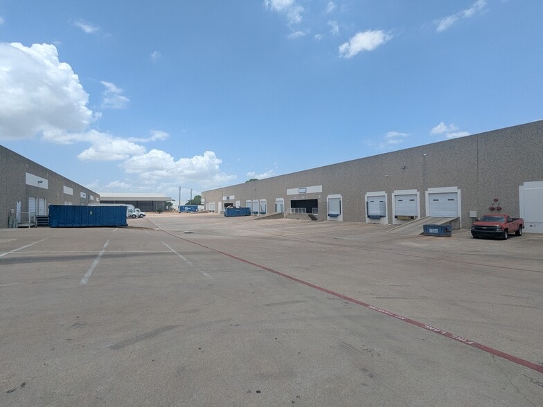 More Photos Of 2450 114th St, Grand Prairie Distribution For Lease