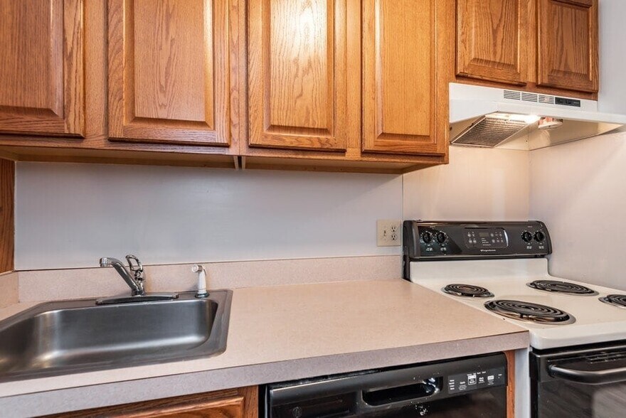 More Photos Of 2401 Arlington Blvd, Charlottesville Apartments For Sale
