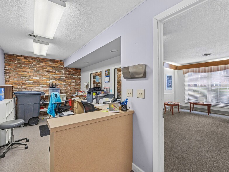 More Photos Of 5 Doctors Park, Asheville Medical For Lease
