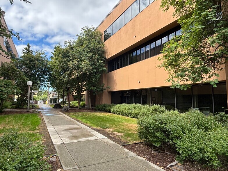 More Photos Of 3900 Arctic Blvd, Anchorage Office For Sale