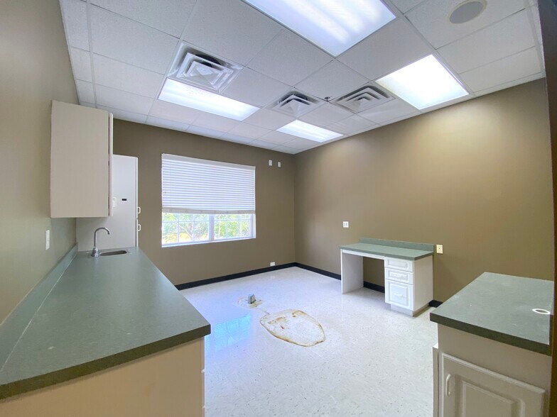 More Photos Of 910 Williston Park Pt, Lake Mary Medical For Sale