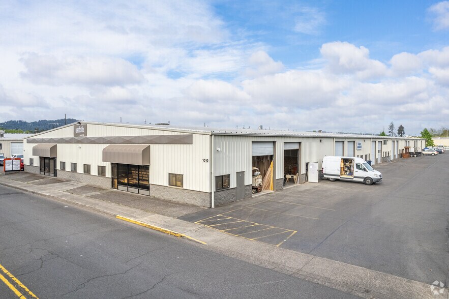 More Photos Of 1010 Tyinn St, Eugene Warehouse For Lease