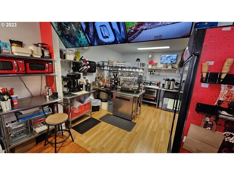 More Photos Of 819 Main St, Cottage Grove Restaurant For Sale