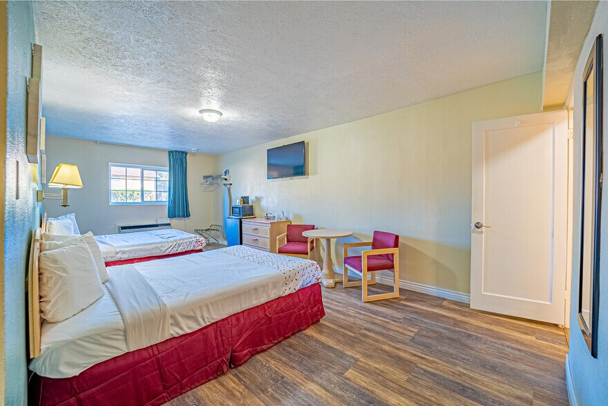 More Photos Of 1349 Idaho St, Elko Hotel For Sale