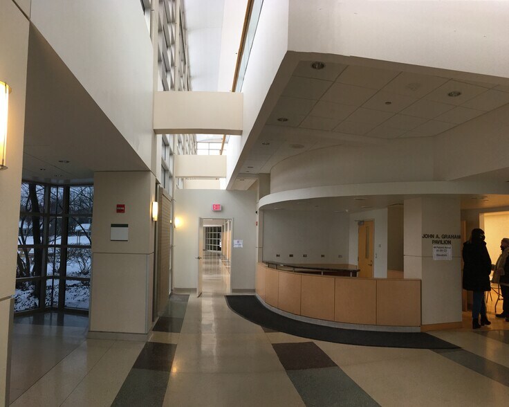 More Photos Of 901-934 Center St, Elgin Hospital For Sale