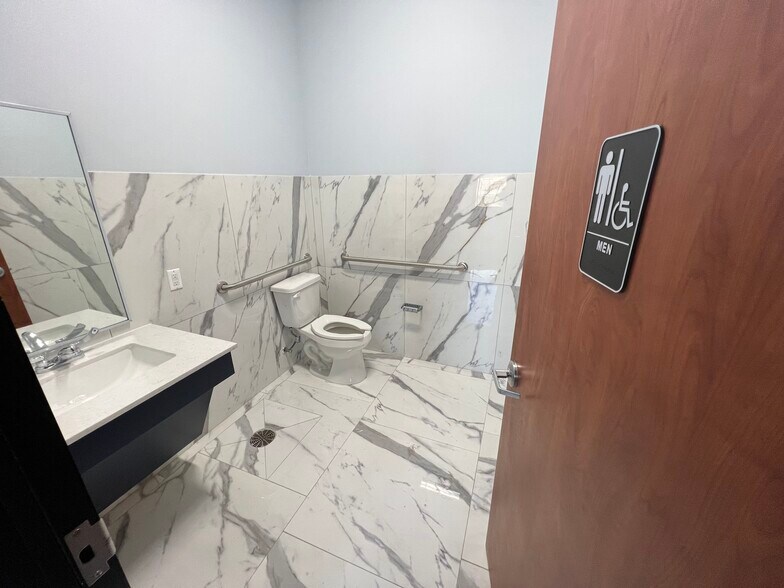 More Photos Of 18630 Intercontinental Crossing Dr, Houston Warehouse For Lease