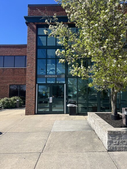 More Photos Of 4 Shaws Cv, New London Medical For Lease