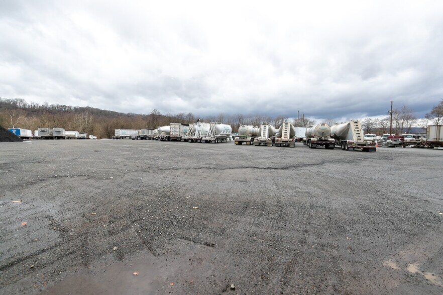 More Photos Of 56 US 46 Hwy, Columbia Distribution For Lease