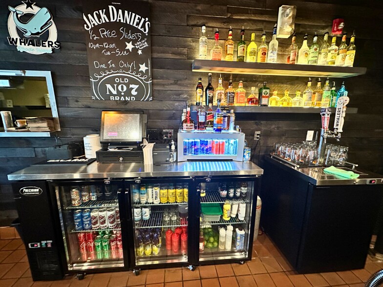 More Photos Of 371 Richmond St, Providence Restaurant For Lease