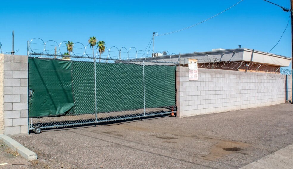 More Photos Of 11200 N 21st Ave, 2101 & 2115 W Shangri La Rd, Phoenix Unknown For Lease