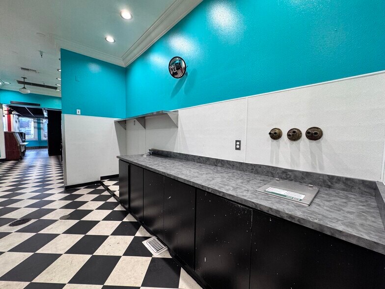 More Photos Of 1987 Hilltop Dr, Redding General Retail For Sale
