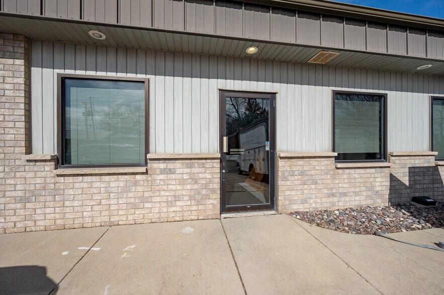 More Photos Of 4424 Dickinson Rd, De Pere Office For Lease