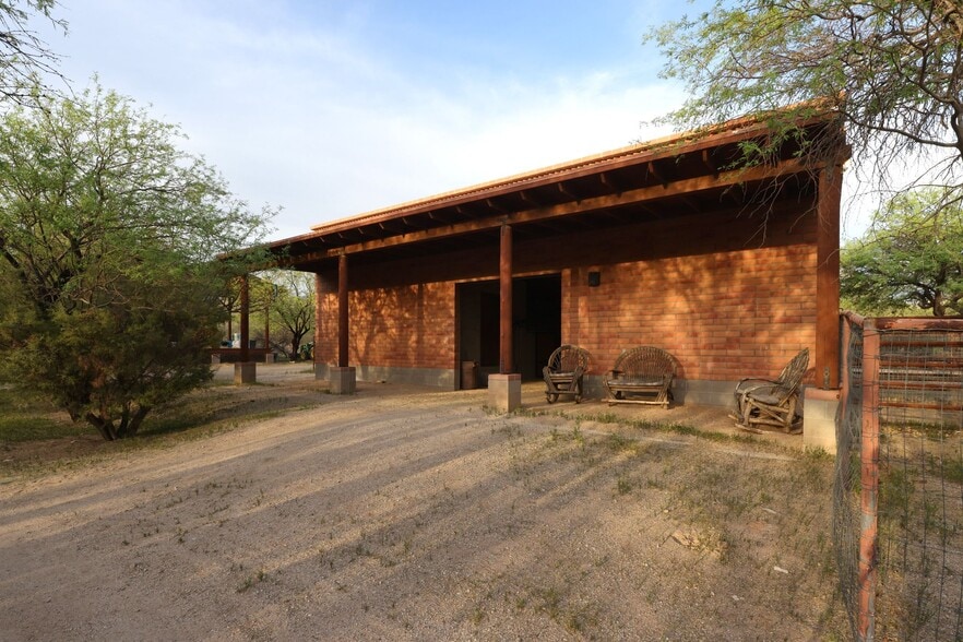More Photos Of 13105 E Placita Las Avenas, Tucson Horse Stables For Sale