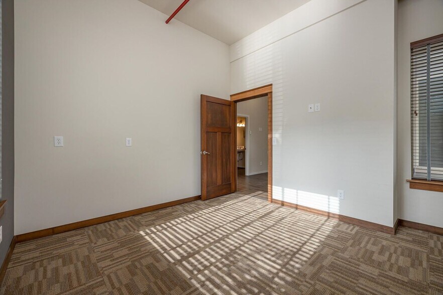 More Photos Of 1315 Dupont St, Bellingham Office Residential For Lease