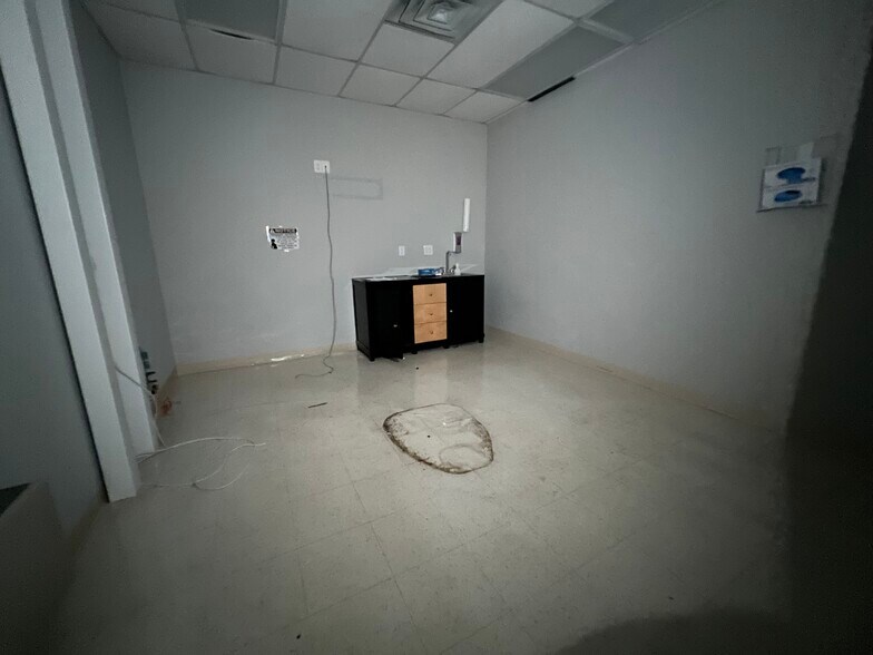 More Photos Of 2652-2690 E Main St, Bridgeport General Retail For Lease