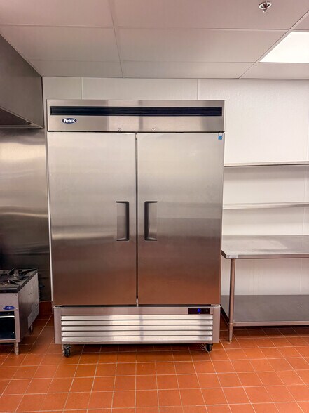 More Photos Of 1521 E Nob Hill Blvd, Yakima General Retail For Lease