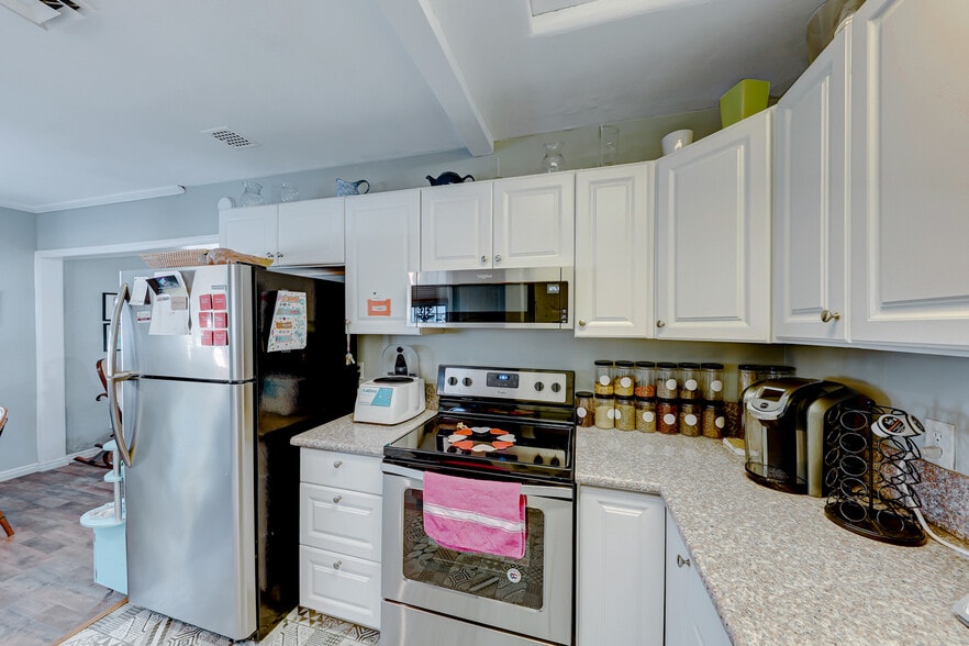 More Photos Of 610 S 8th St, Las Vegas Office For Lease