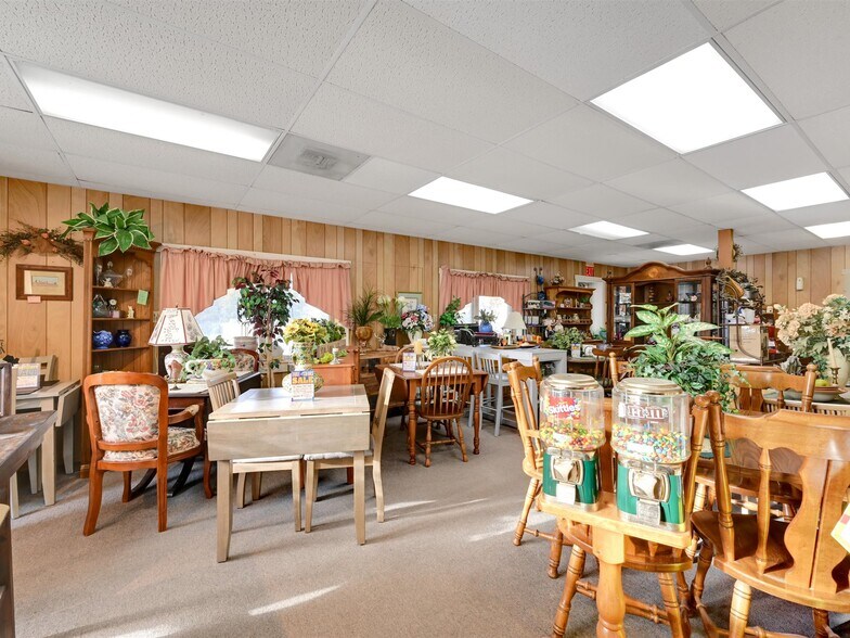 More Photos Of 1105 W Main St, Mount Joy General Retail For Sale