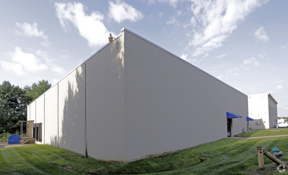 More Photos Of 505 Keystone Rd, Southampton Warehouse For Sale