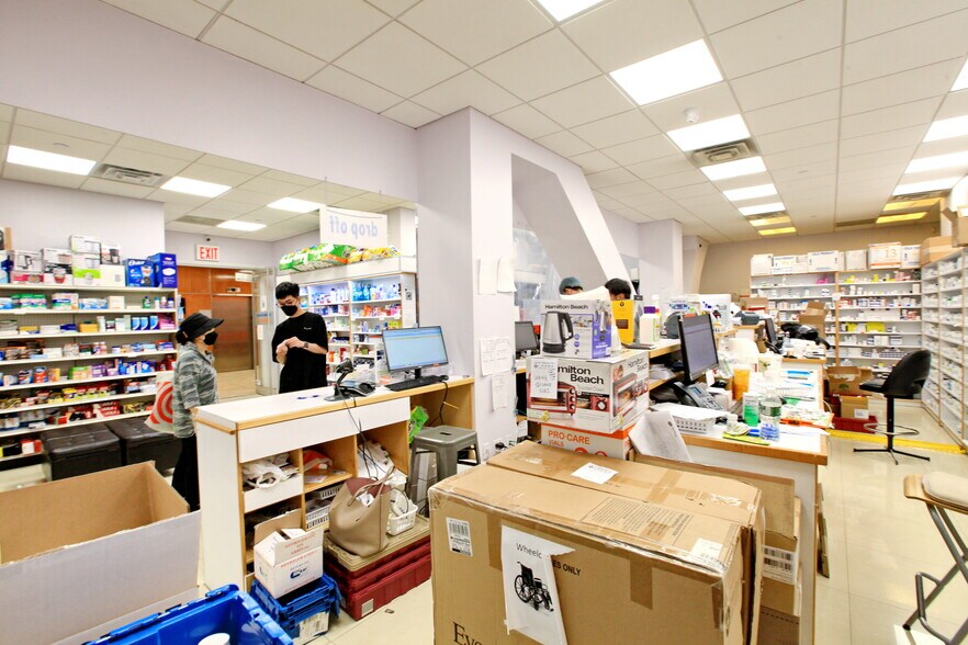 More Photos Of 136-17 39th Ave, Flushing Office Residential For Lease