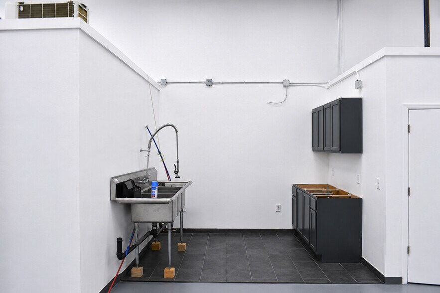More Photos Of 16010 W 5th Ave, Golden Warehouse For Lease