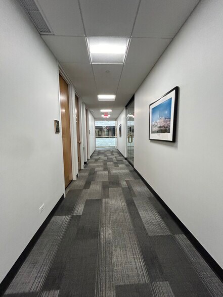 More Photos Of 1300 Higgins Rd, Park Ridge Office For Sale
