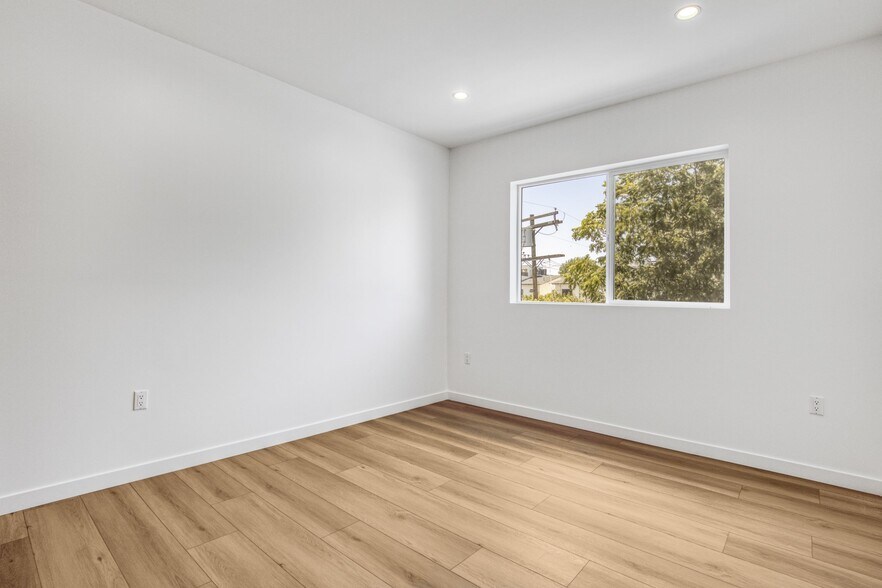 More Photos Of 10828 Hesby St, North Hollywood Apartments For Sale