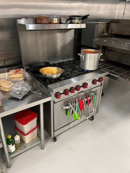 More Photos Of 1671 Hoffman Rd, Green Bay Storefront For Lease