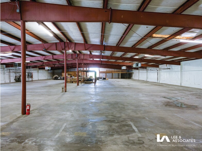 More Photos Of 10980 Enterprise Ave, Bonita Springs Warehouse For Lease