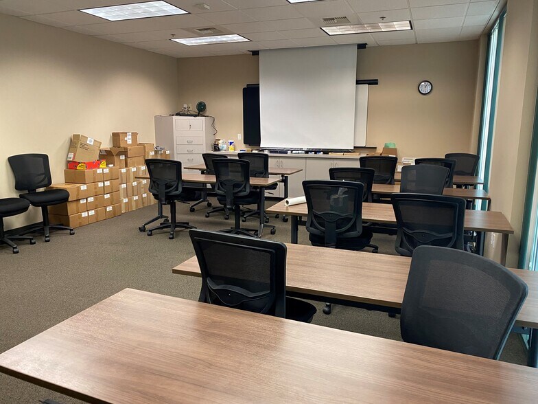 More Photos Of 7111 N Fresno St, Fresno Office For Lease