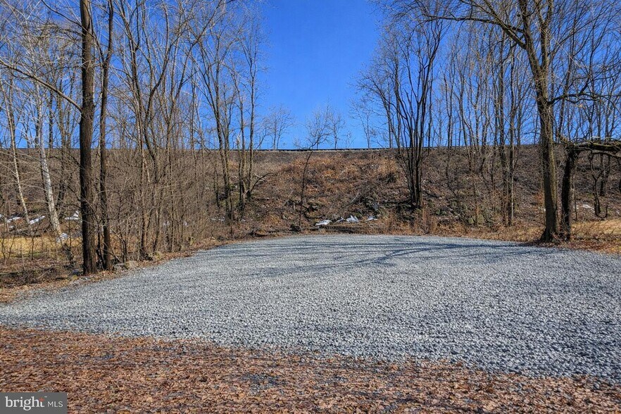More Photos Of 113 E Chestnut St, Souderton Self Storage For Lease