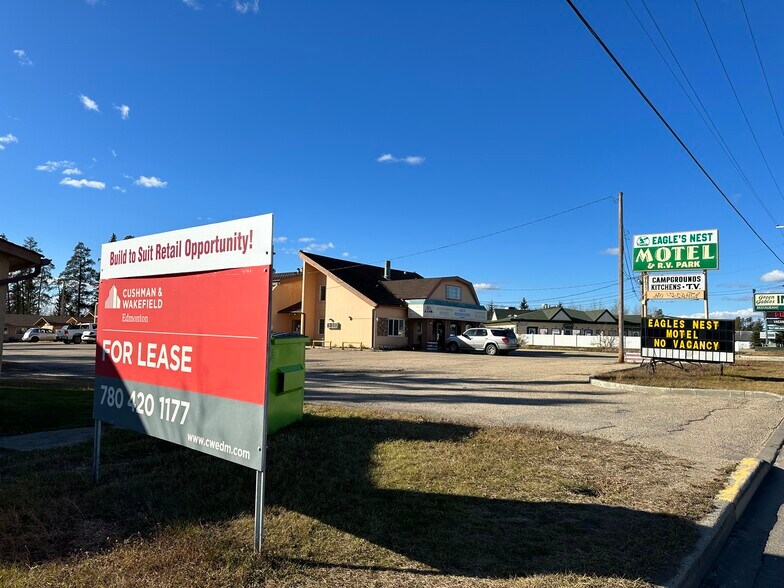 More Photos Of 3515 Caxton St, Whitecourt Hotel For Lease