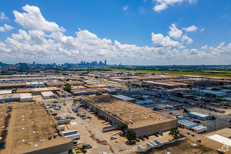 More Photos Of 601-611 W Mockingbird Ln, Dallas Distribution For Lease