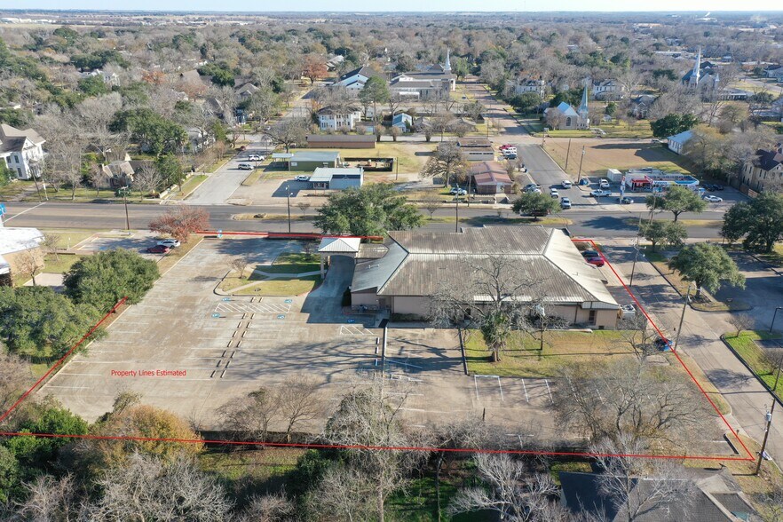 More Photos Of 501 E Washington Ave, Navasota Medical For Sale