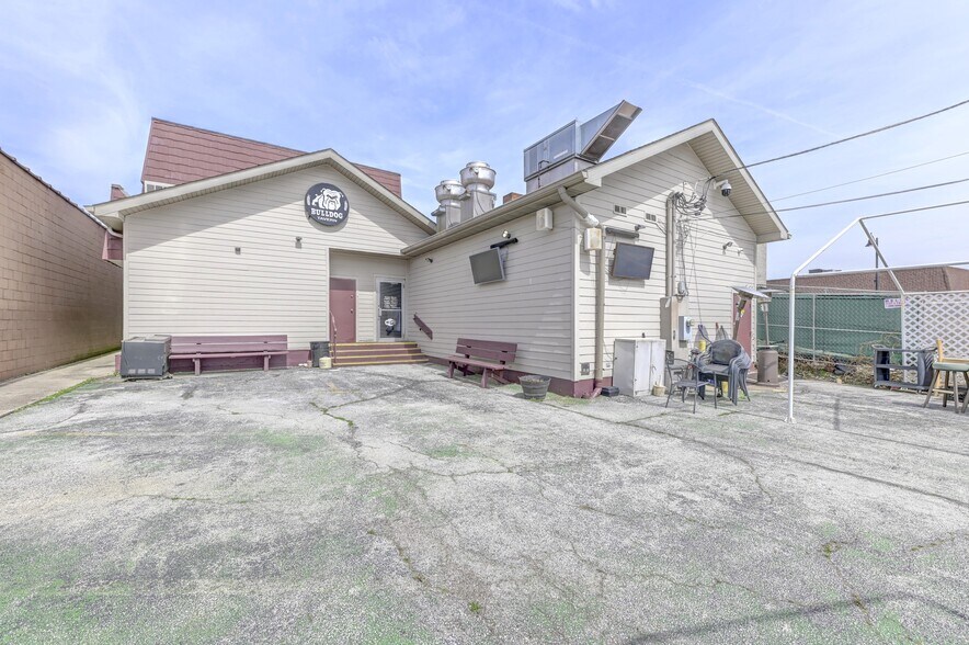 More Photos Of 3325 Ridge Rd, Lansing General Retail For Sale