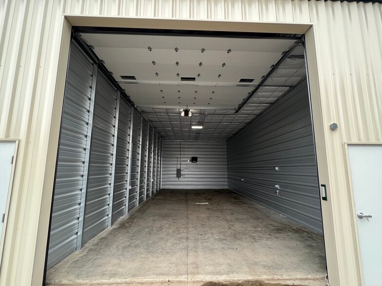 More Photos Of 7646 Conifer Ct, De Forest Warehouse For Lease