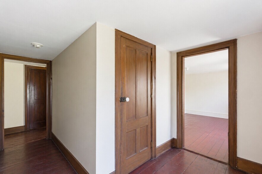 More Photos Of 1612 Main Rd, Riverhead Freestanding For Sale