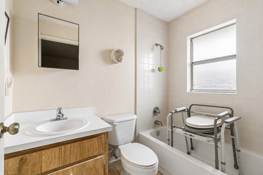 More Photos Of 3132 Bloomingdale Villas Ct, Brandon Apartments For Sale