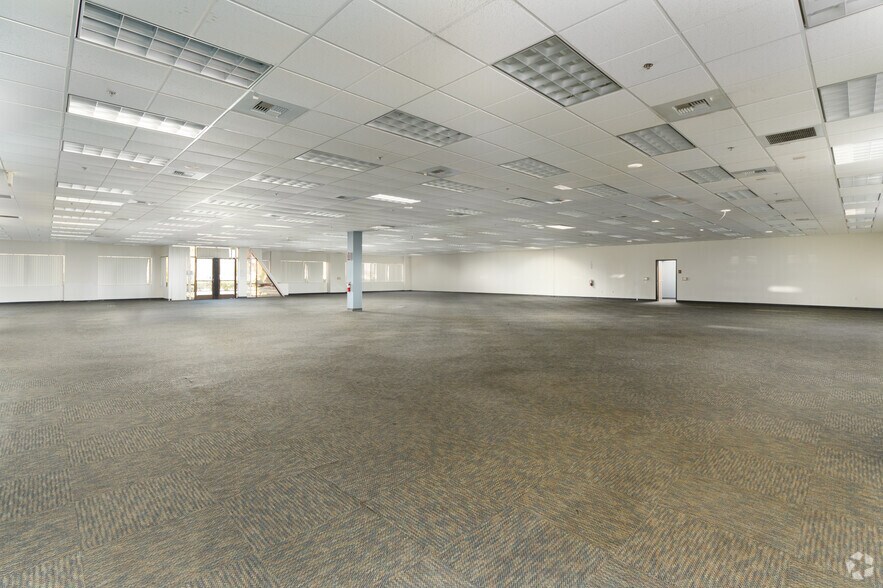 More Photos Of 39959 Sierra Hwy, Palmdale Office For Lease