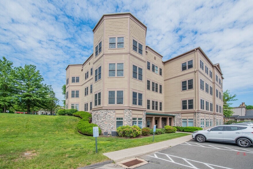 More Photos Of 464 Heritage Rd, Southbury Medical For Lease