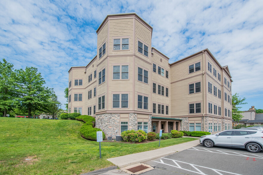 More Photos Of 464 Heritage Rd, Southbury Medical For Lease