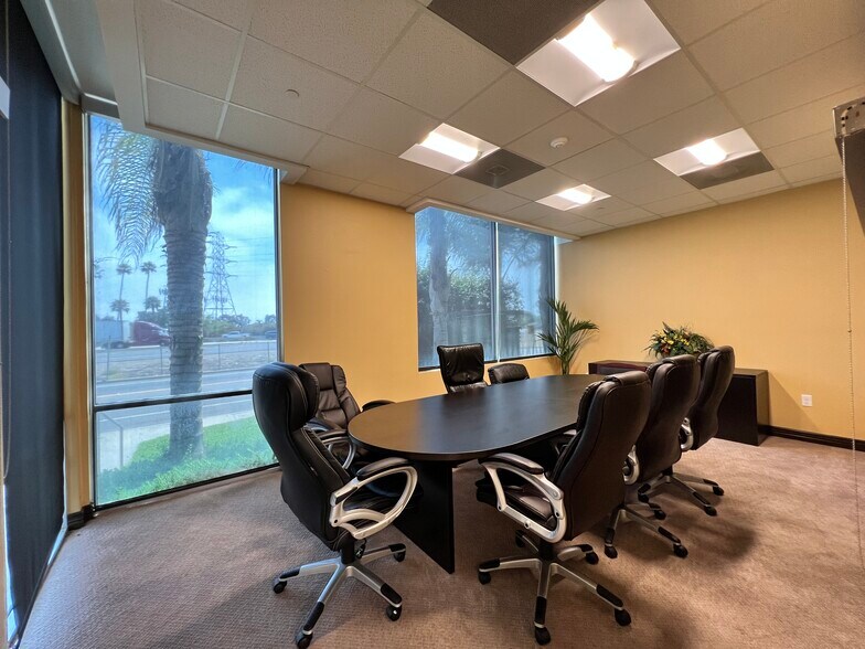 More Photos Of 5700 Moon Dr, Ventura Office For Sale