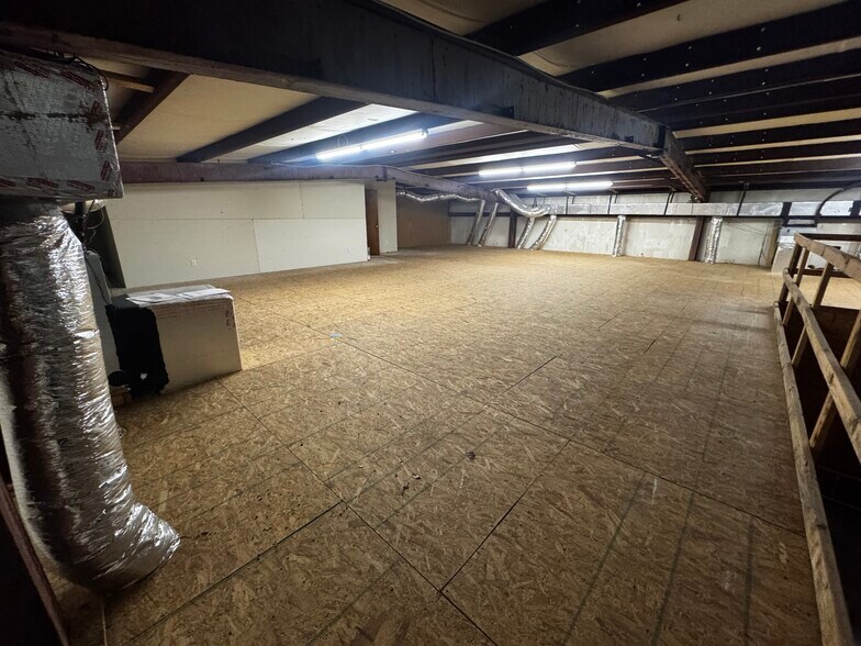 More Photos Of 9215 Thomasville Dr, Houston Warehouse For Lease