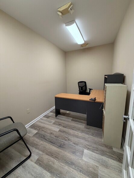 More Photos Of 66 Buck Rd, Southampton Medical For Lease