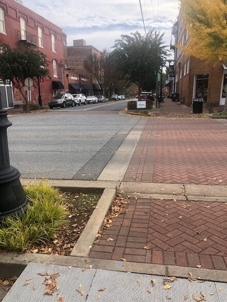 More Photos Of 250 E Main St, Canton Storefront Retail Office For Lease