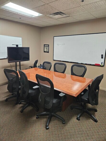 More Photos Of 21540 Prairie St, Chatsworth Service For Lease