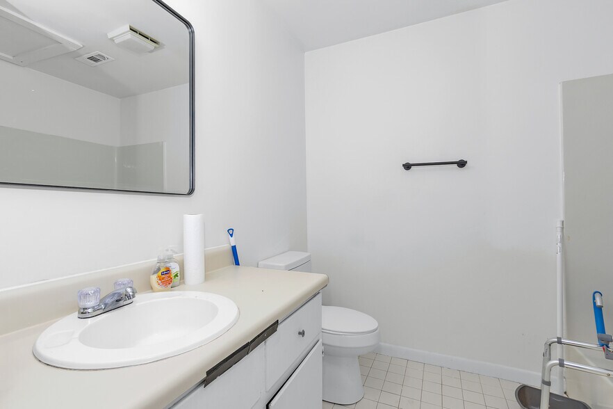 More Photos Of 170 Westwood Dr, Thomson Apartments For Sale
